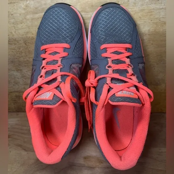 Nike Dual Fusion Womens Size 7 Running Shoes Sneakers Gray Coral 657498-001