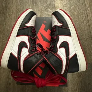 Nike Jordan 1 Retro HI “Bloodline”