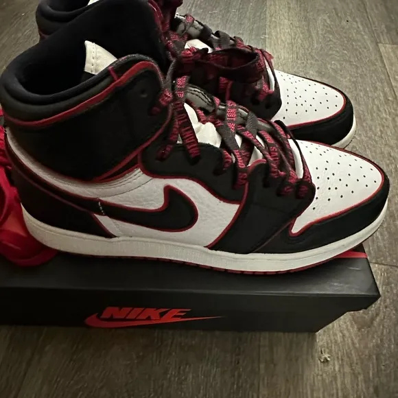 Nike Jordan 1 Retro HI “Bloodline”