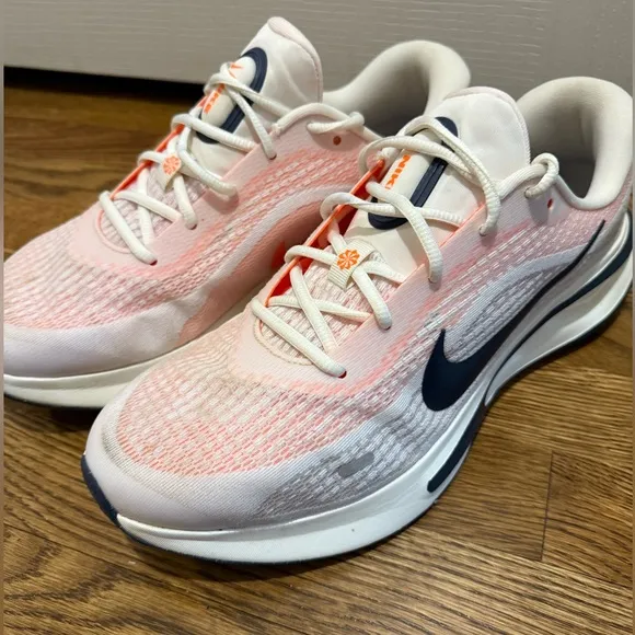 Nike Journey  Running Shoes sz11.5 White Orange