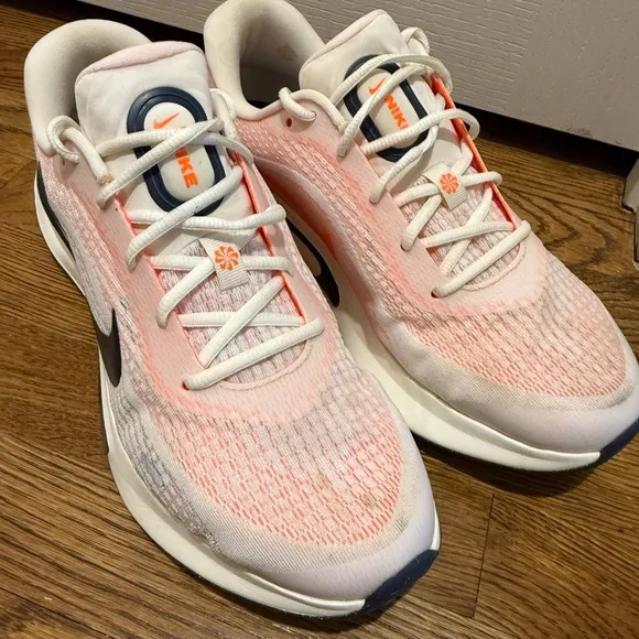 Nike Journey  Running Shoes sz11.5 White Orange