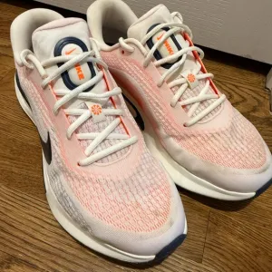 Nike Journey  Running Shoes sz11.5 White Orange