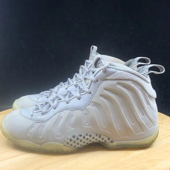 Nike Little Foamposite One Premium GS Wolf Grey Suede 807198-007 Size 4.5Y