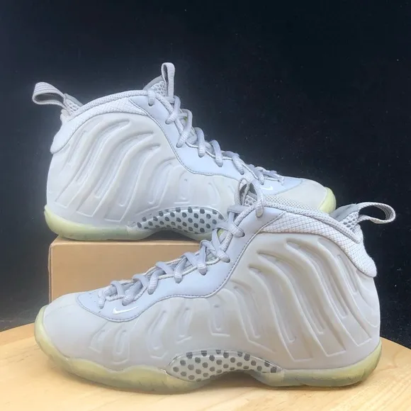 Nike Little Foamposite One Premium GS Wolf Grey Suede 807198-007 Size 4.5Y