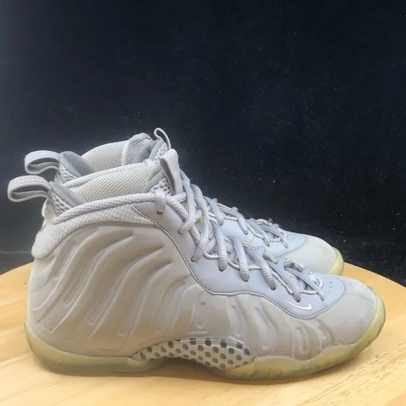 Nike Little Foamposite One Premium GS Wolf Grey Suede 807198-007 Size 4.5Y