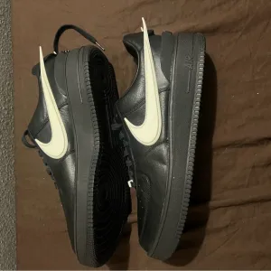 Nike Men's Black and White Sneakers Air Force 1 Ambush