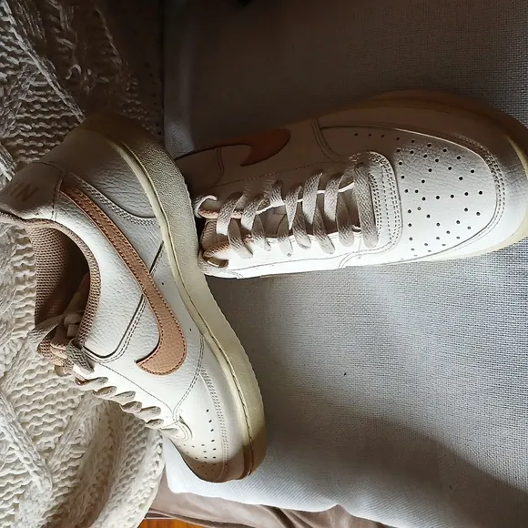Nike Men's Cream and Tan Sneakers Size 91/2 MEN 11 WOMAN.