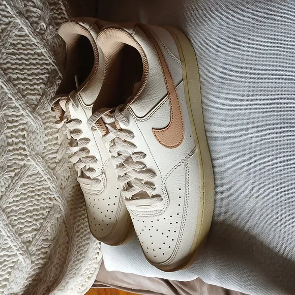 Nike Men's Cream and Tan Sneakers Size 91/2 MEN 11 WOMAN.