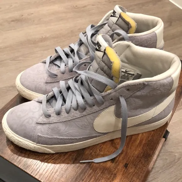 Nike Men’s Size 11 Gray and White Hightop Sneakers