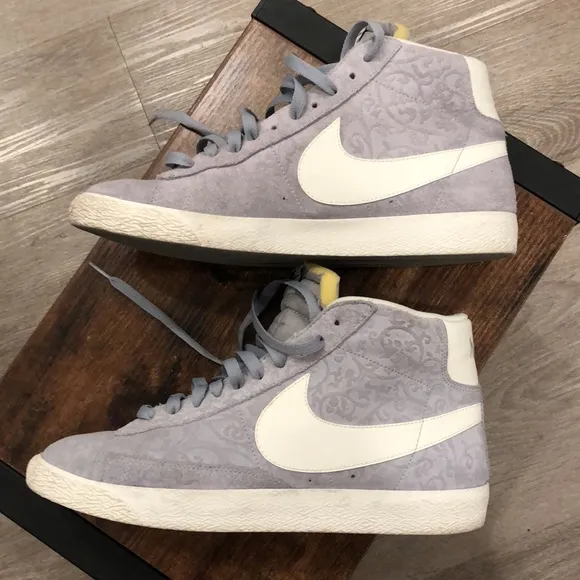 Nike Men’s Size 11 Gray and White Hightop Sneakers