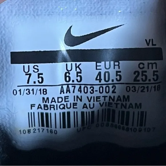 Nike Quest REFLECTIVE Womens Size 9 Running Shoes Sneakers Black Gray AA7403-002