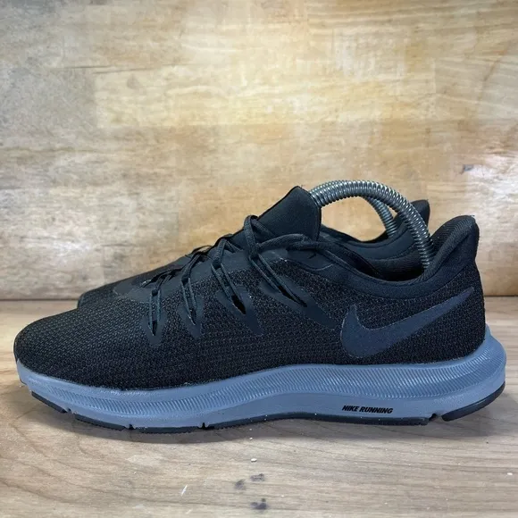 Nike Quest REFLECTIVE Womens Size 9 Running Shoes Sneakers Black Gray AA7403-002