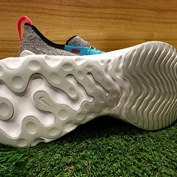 Nike React Phantom Run FK Flyknit 2 Crater Flash Crimson Baltic Blue