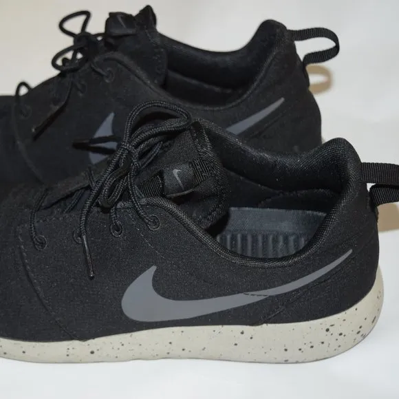 Nike Roshe One Running Shoes Sneakers 844687-009 Dylan Raasch Men's 10.5 C19