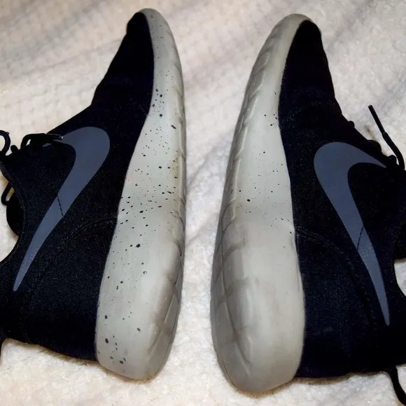 Nike Roshe One Running Shoes Sneakers 844687-009 Dylan Raasch Men's 10.5 C19