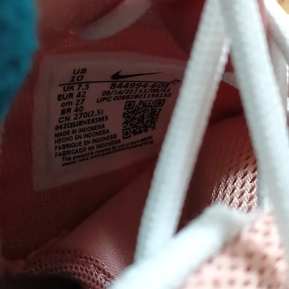 Nike Roshe Run Women's Running Shoes Size 10 NEW