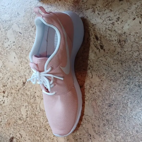 Nike Roshe Run Women's Running Shoes Size 10 NEW