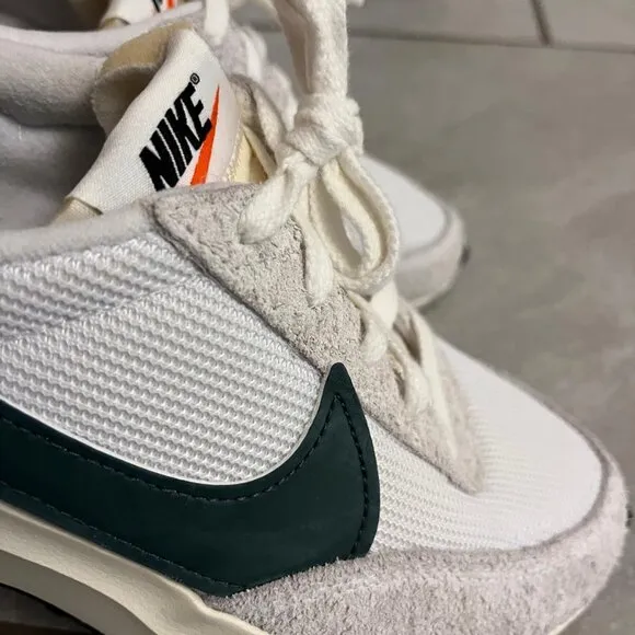 Nike Waffle Debut Vintage (Womens Size 9.5) Shoes DX2931 101 White/Vintage Green