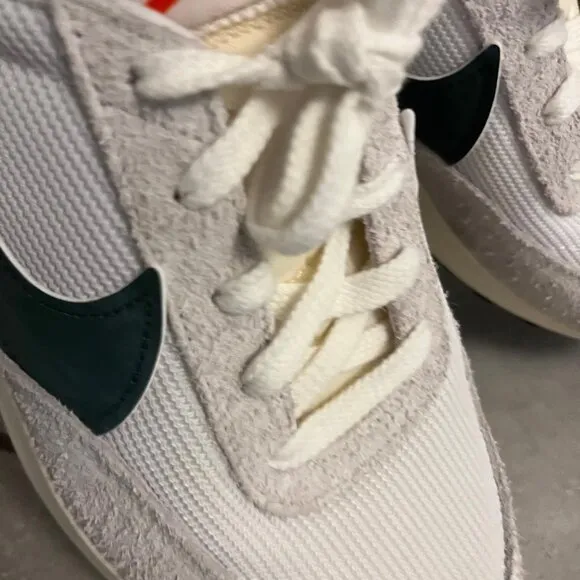Nike Waffle Debut Vintage (Womens Size 9.5) Shoes DX2931 101 White/Vintage Green