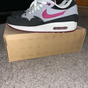 Nike Women's Air Max 1 - Black and Pink