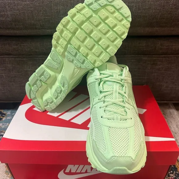 Nike Women's Green Sneakers