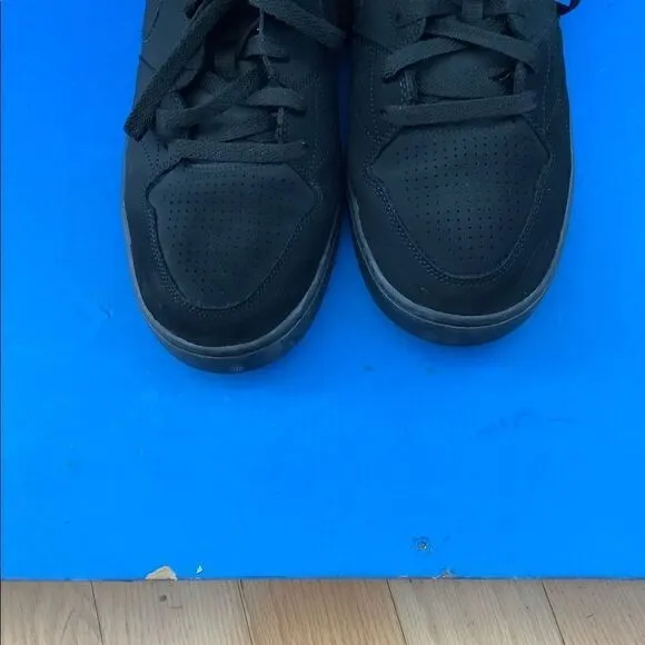 Nike Mens Priority Low 641894-090 Black