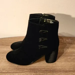NINE WEST WOMEN'S ROUNDED TOE BLACK VELVET ANKLE BOOTS HEELS SIZE 7 1/2