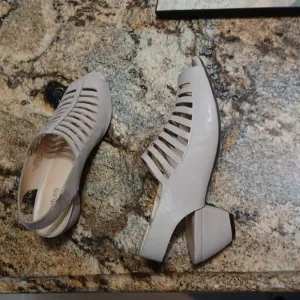 Nurture Vivicah Tan Leather Women's Comfort Heels Sandals US SZ 7.5