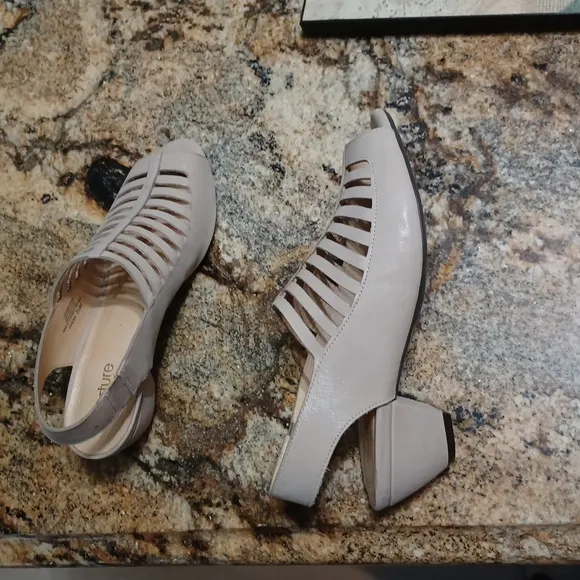 Nurture Vivicah Tan Leather Women's Comfort Heels Sandals US SZ 7.5