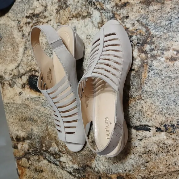 Nurture Vivicah Tan Leather Women's Comfort Heels Sandals US SZ 7.5