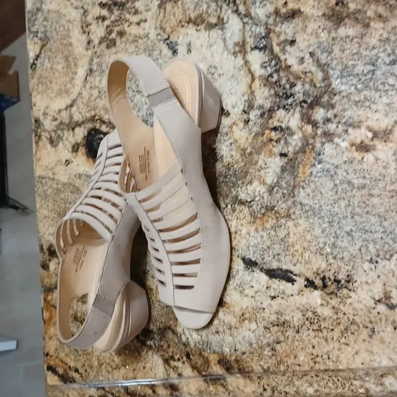 Nurture Vivicah Tan Leather Women's Comfort Heels Sandals US SZ 7.5