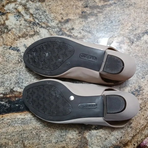Nurture Vivicah Tan Leather Women's Comfort Heels Sandals US SZ 7.5