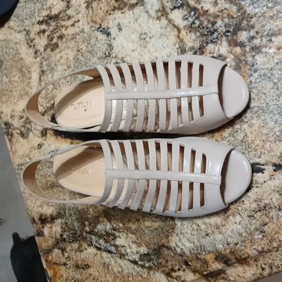 Nurture Vivicah Tan Leather Women's Comfort Heels Sandals US SZ 7.5