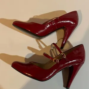 NWD 8.5, Dark Red Burgundy Patent Leather Raptur, Steven Madden Strappy 4” Heels