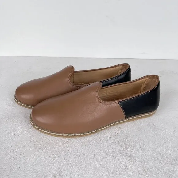 NWOB CHARIX Classic Camel Black Slip-on Istanbul Sz EU 38 US 8