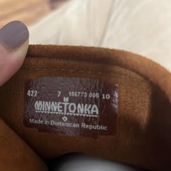 NWOT Minnetonka suede leather fringe shoes, size 7,