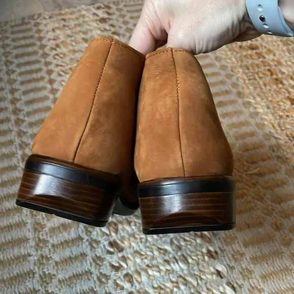 NWOT Naot Leveche AURA COLLECTION amber shittake nubuck ankle boots 40