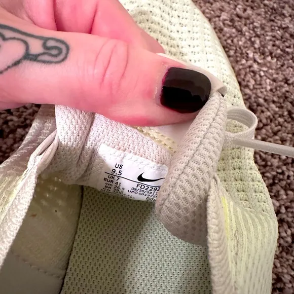 NWOT!! Nike Interact Run, Women's Size 9.5, Neon Lime/Yellow