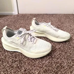 NWOT!! Nike Interact Run, Women's Size 9.5, Neon Lime/Yellow