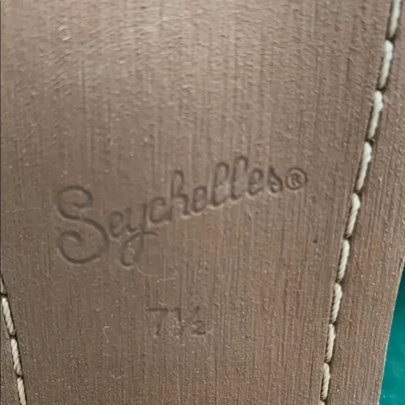 NWOT Seychelles Cream Croc-Embossed Cowboy Ankle Boots