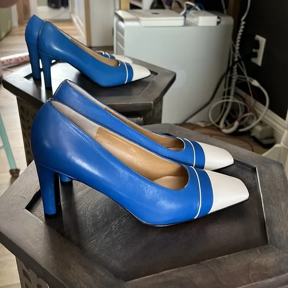 NWOT, St John, leather heels, blue white color block, size 6