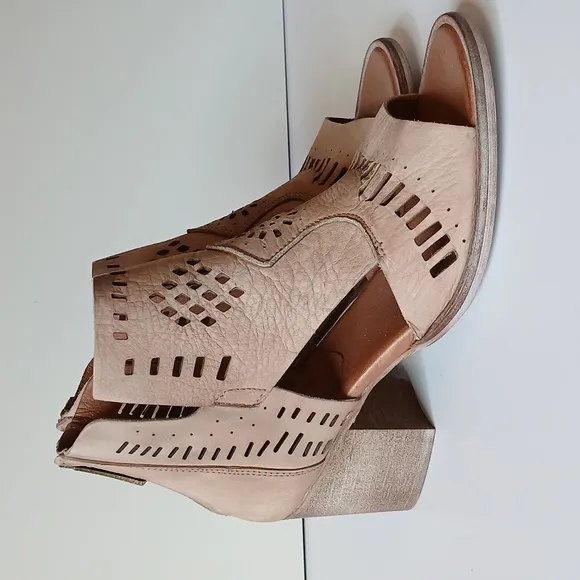 NWOT Veracruz Artisans Distressed Nubuck Open Toe Ankle Boots Size 38