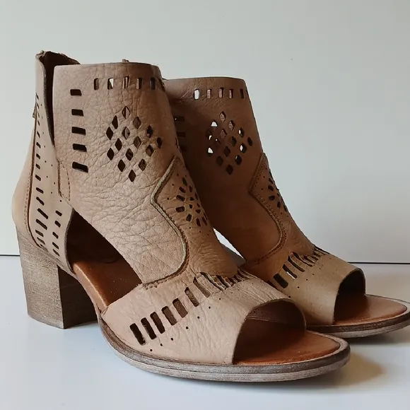NWOT Veracruz Artisans Distressed Nubuck Open Toe Ankle Boots Size 38
