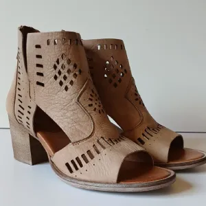 NWOT Veracruz Artisans Distressed Nubuck Open Toe Ankle Boots Size 38