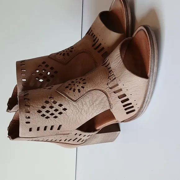 NWOT Veracruz Artisans Distressed Nubuck Open Toe Ankle Boots Size 38