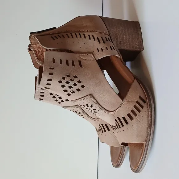 NWOT Veracruz Artisans Distressed Nubuck Open Toe Ankle Boots Size 38