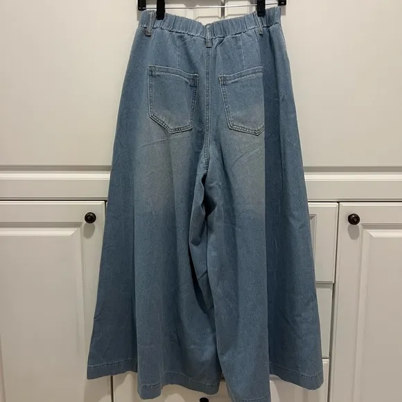 NWT Bluivy LightWash Wide Leg comfort fit jeans size m