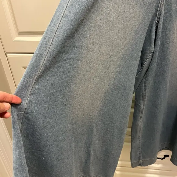 NWT Bluivy LightWash Wide Leg comfort fit jeans size m