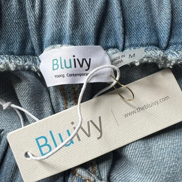 NWT Bluivy LightWash Wide Leg comfort fit jeans size m