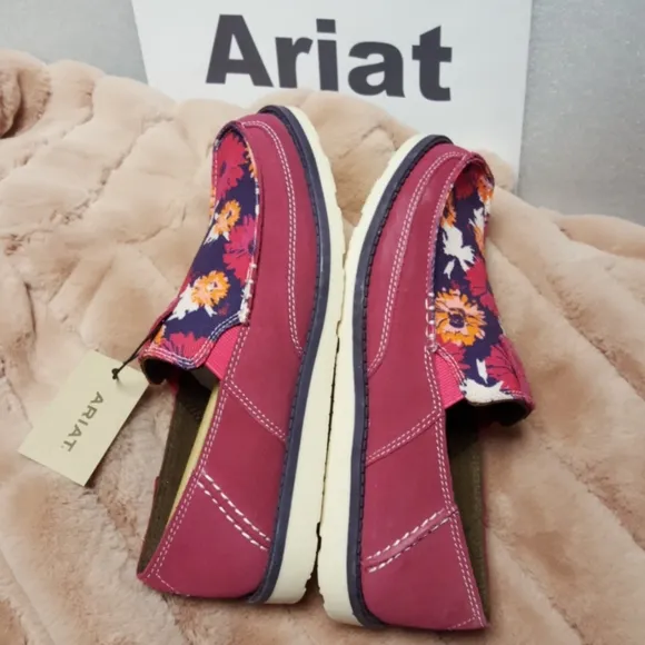 NWT Child's Ariat pink LEATHER shoes sz 5.5